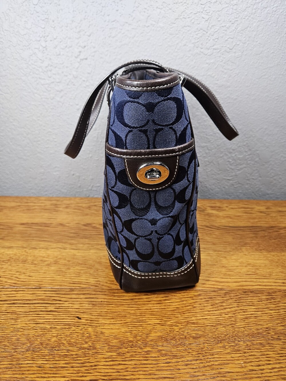 Coach Legacy Signature Lunch Tote - Picture 3 of 16